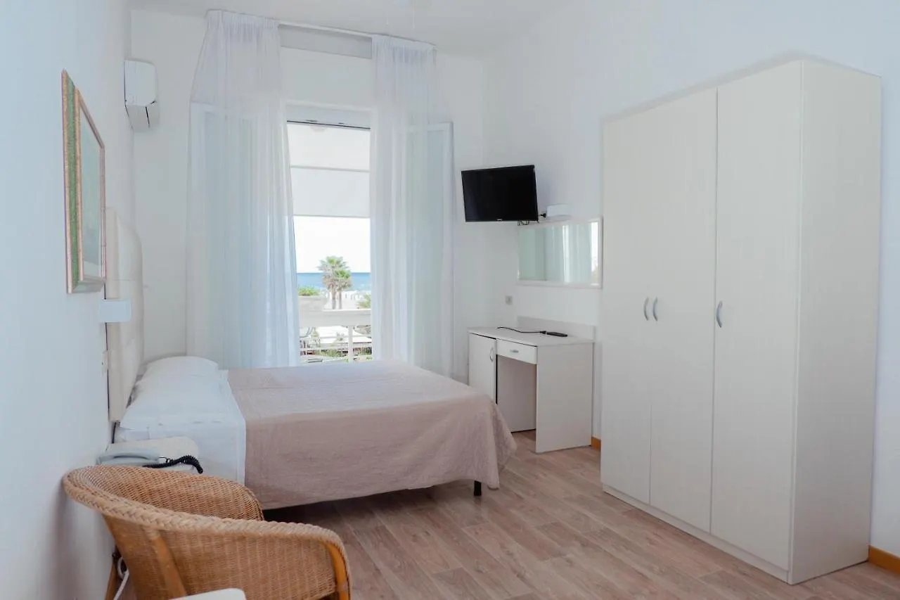 Hotel Lungomare Cattolica 3*,