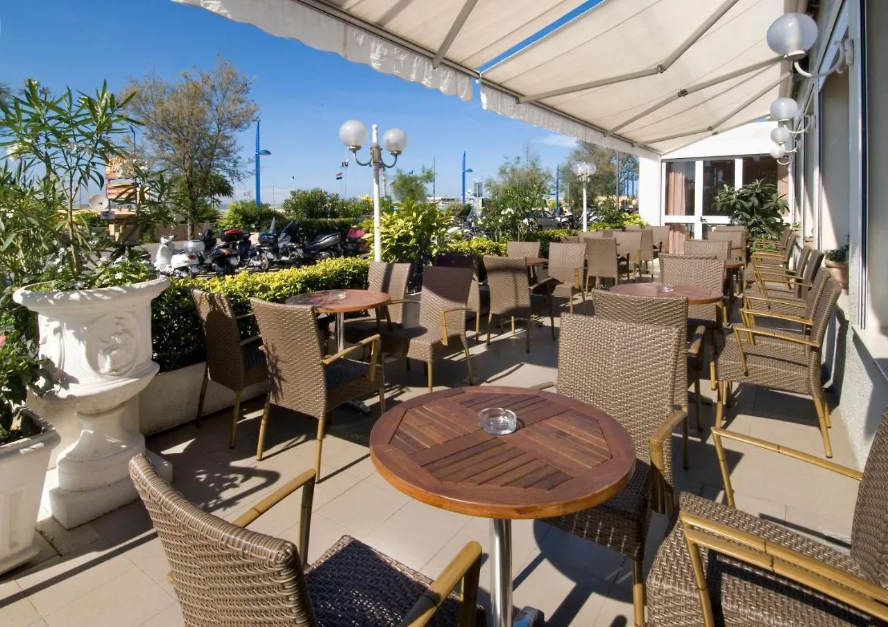 Hotel Lungomare Cattolica 3*,
